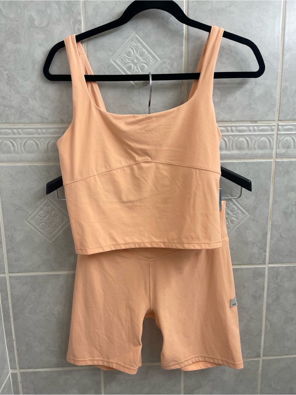 Vuori All The Form Support Set (Tank and Shorts) Size M - Picture 8 of 9
